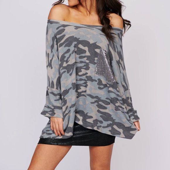 OVERSIZED CAMO SEQUINED FRONT POCKET TOP - Picture 2 of 6